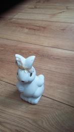 Leuk wit beeldje van een haas of konijn. Van aardewerk., Ophalen of Verzenden, Zo goed als nieuw, Dier