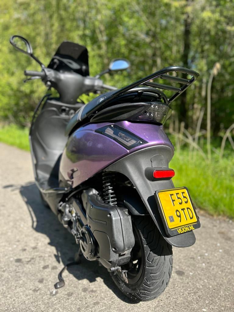 Paarse piaggio zip, Ophalen, Zip, Zo goed als nieuw, Benzine