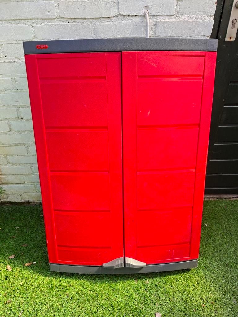 Handige rode kunststof opbergkast voor buiten, Tuin en Terras, Bergingen en Tuinkasten, Ophalen, Gebruikt, Kunststof, Overige typen