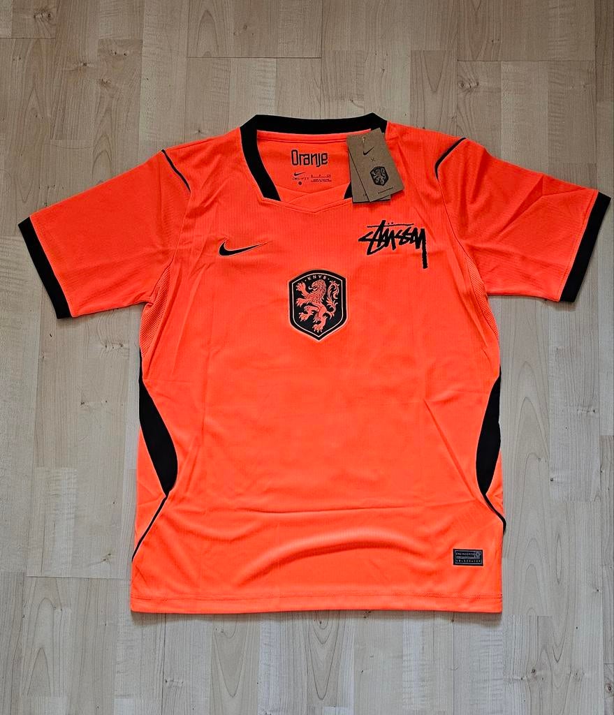 WK 26 Oranje voetbalshirt met Stussy maat S Koningsdagshirt, Ophalen of Verzenden, Nieuw, Shirt