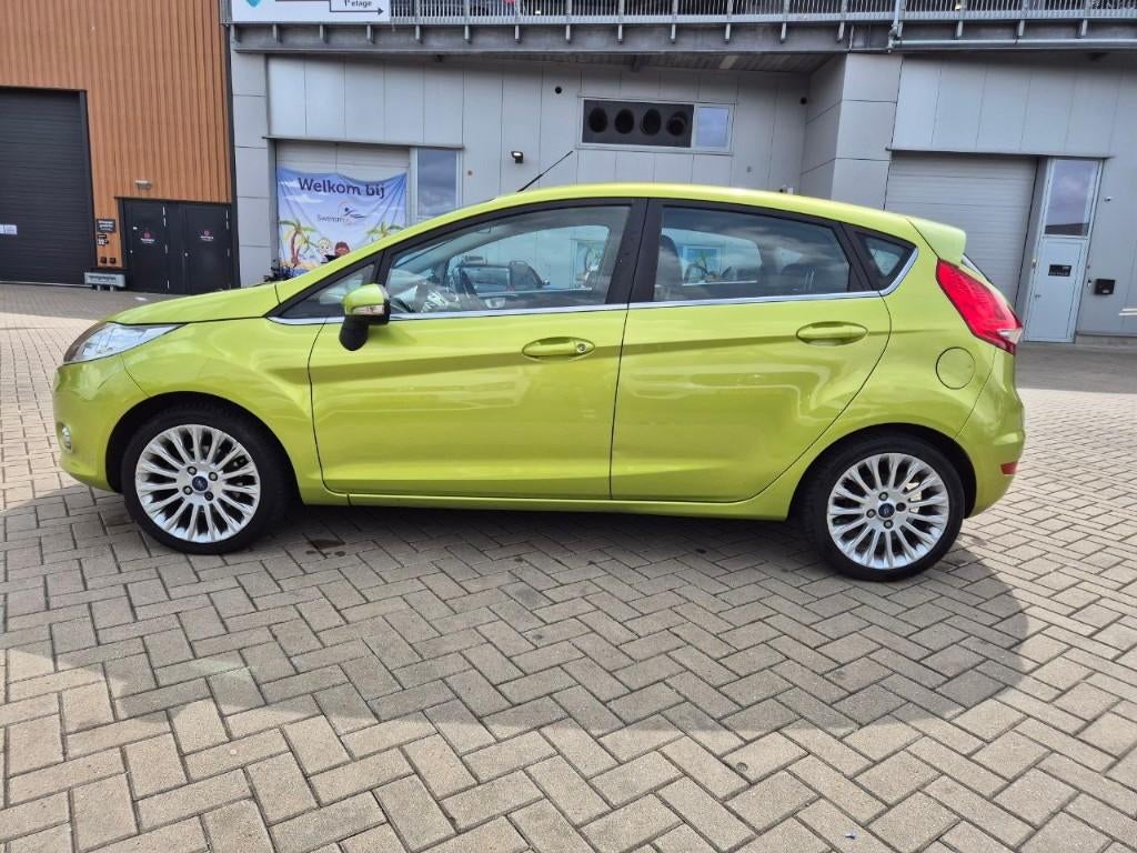 Ford Fiësta Titanium 1.4 71KW 5DR 2011 Groen, Auto's, Voorwielaandrijving, 40 €/maand, Origineel Nederlands, Handgeschakeld