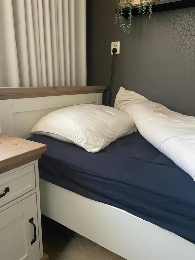 Bed met Nachtkastje Kidsmill Savigno, Ophalen, 90 cm, Eenpersoons, Wit