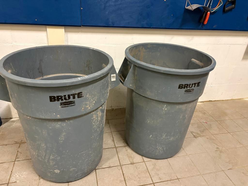 2 brurte afval containers, Ophalen, Kunststof, 40 liter of meer, Zo goed als nieuw