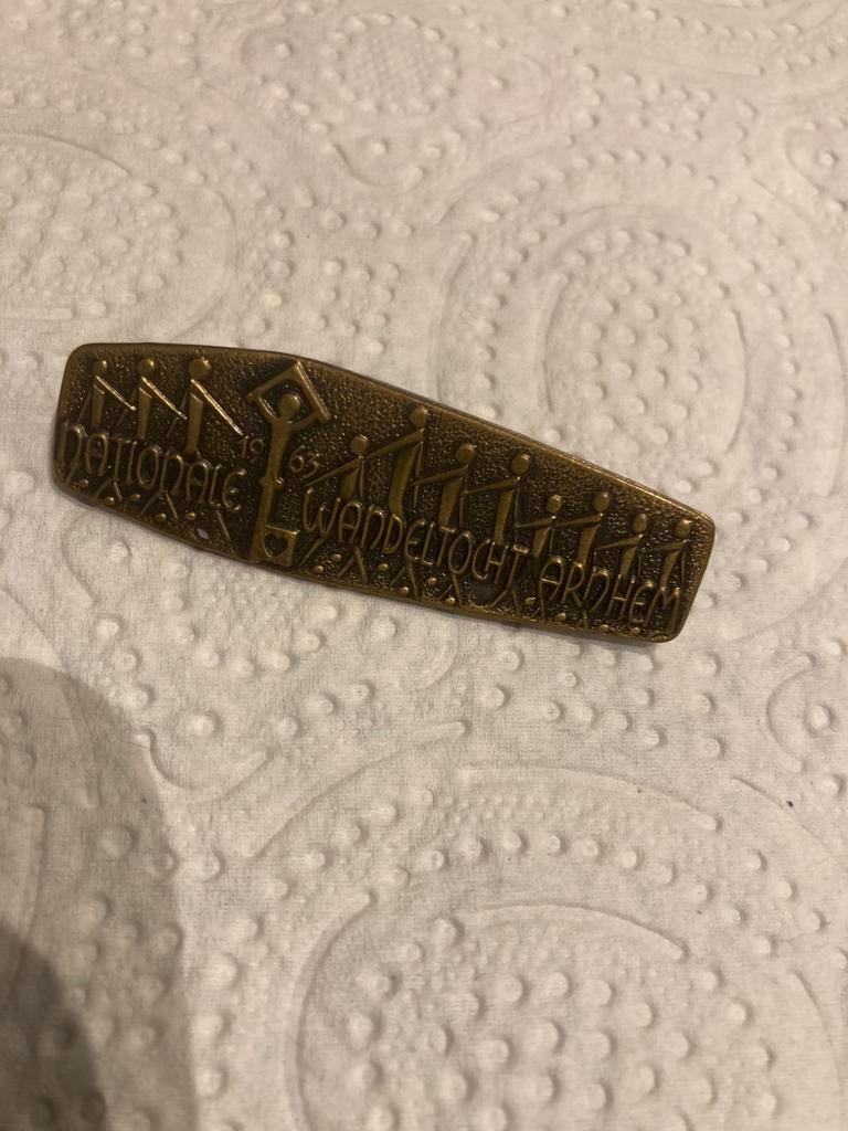 Broche wandeltocht, Ophalen of Verzenden, Zo goed als nieuw, Overige materialen