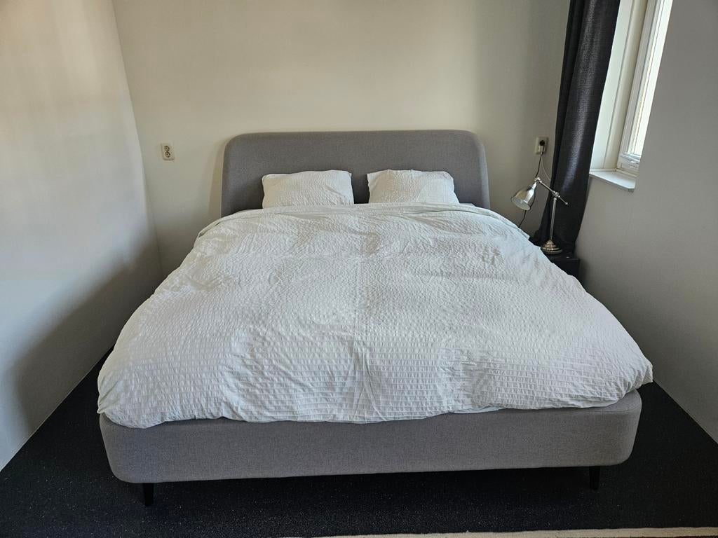 Made . com Hayllar Super King Size bed met matrassen, Huis en Inrichting, Ophalen, Tweepersoons, Hout, 180 cm