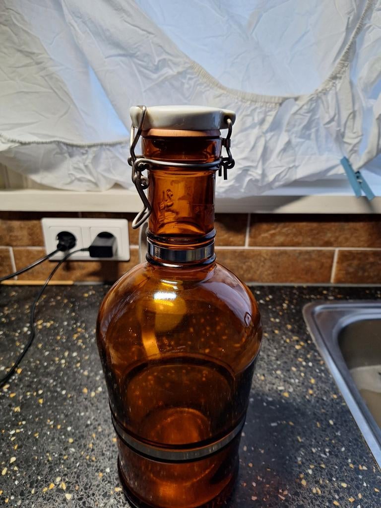 Amber glazen beugelfles 2 liter, growler bierfles izgs, Antiek en Kunst, Ophalen