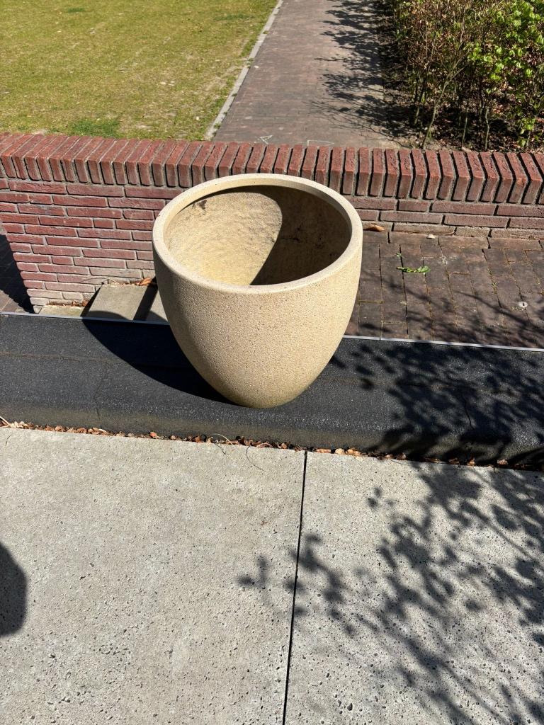 Ronde beige bloempot, Tuin en Terras, Bloempotten, Ophalen, 40 cm of meer, Rond, Zo goed als nieuw