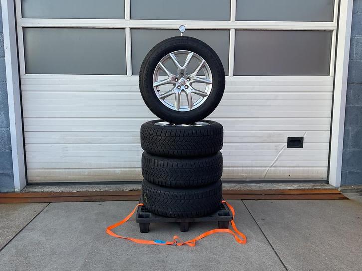 Volvo - XC 60.  Ford Kuga.  M + S. Winterset.  235 - 60 - 18, Auto-onderdelen, Banden en Velgen, Banden en Velgen, Winterbanden