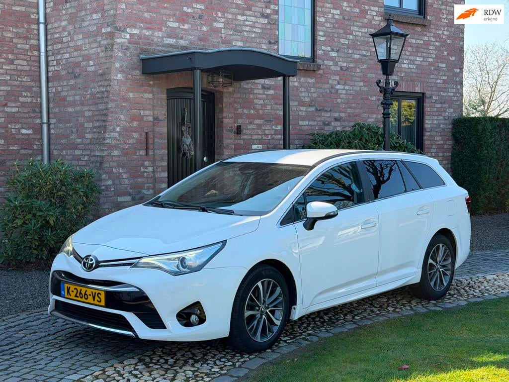 Toyota Avensis Touring Sports 1.8 VVT-i SkyView Edition, Voorwielaandrijving, Stof, 4 cilinders, Wit