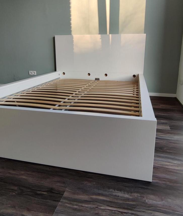 Bedframe Ikea 140x200, Huis en Inrichting, Slaapkamer | Bedden, Zo goed als nieuw, Twijfelaar, 140 cm, 200 cm, Hout, Wit, Ophalen
