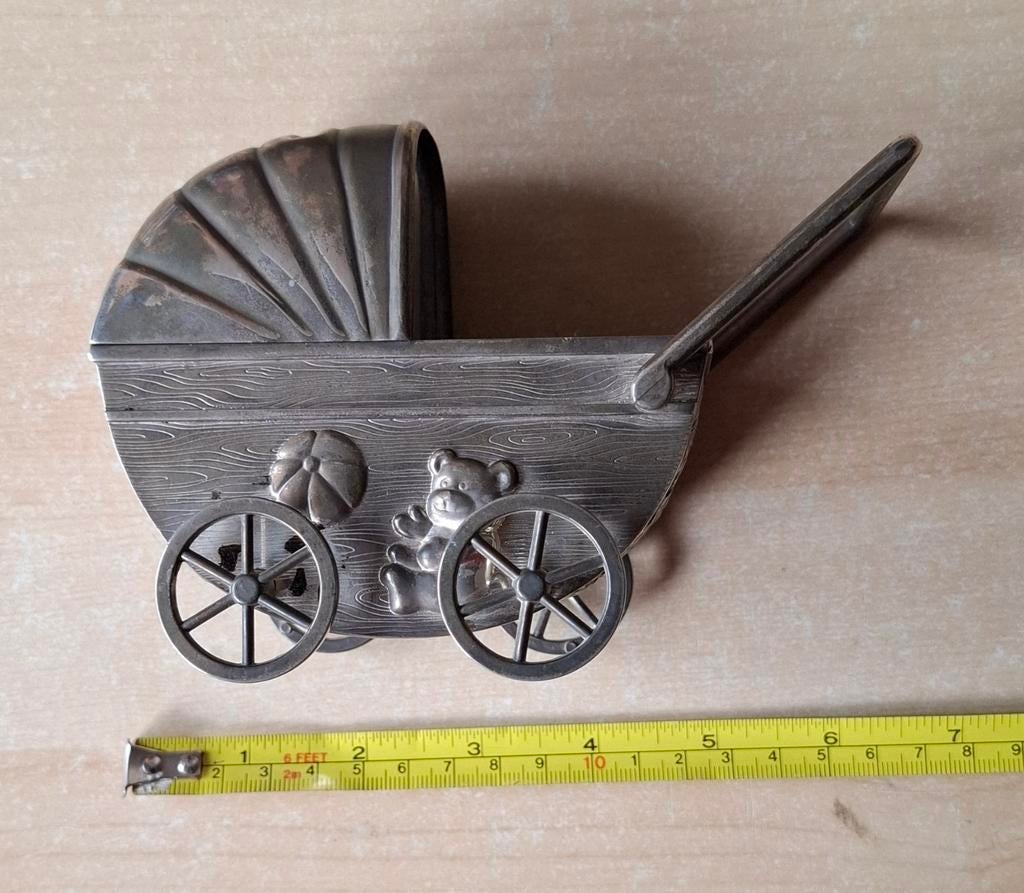 Spaarpot in de vorm van een oude kinderwagen, Verzamelen, Spaarpotten, Ophalen of Verzenden, Dier