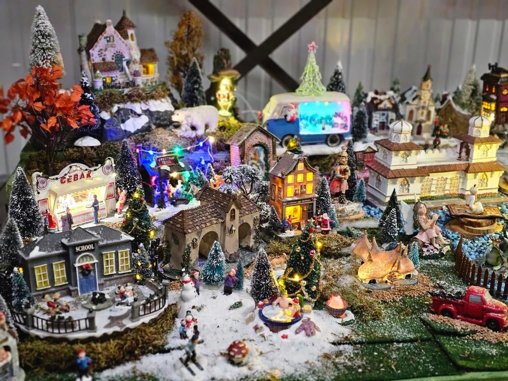Efteling kerstdorp 2 meter lang, Ophalen, Zo goed als nieuw, Overige typen