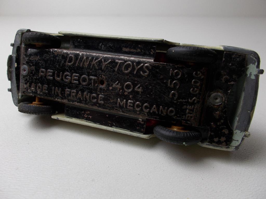 1967 Dinky Toys 553 PEUGEOT 404 (Repainted.) -B-., Hobby en Vrije tijd, Modelauto's | 1:43, Ophalen of Verzenden, Gebruikt, Auto