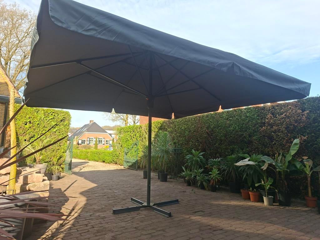 horeca parasol 4x4m NIEUW, antraciet, met volanten en voet, Tuin en Terras, Parasols, Nieuw, Stokparasol, Meer dan 4 meter, Ophalen of Verzenden
