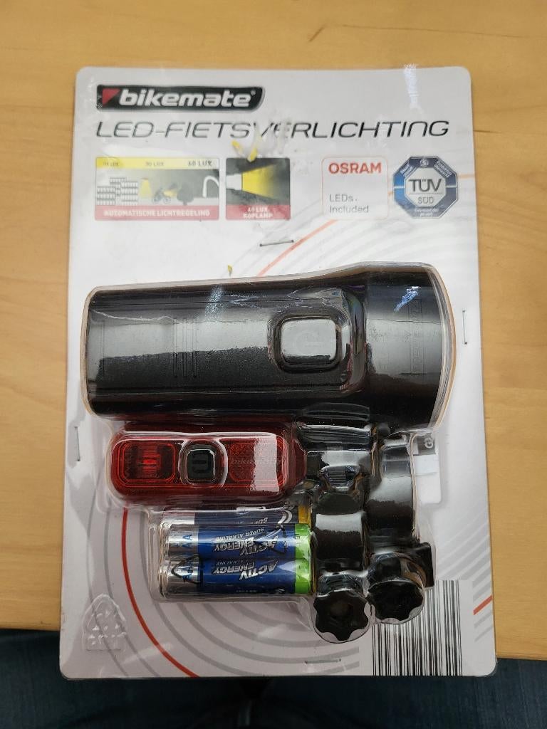 Fietsverlichting (LED), Fietsen en Brommers, Fietsaccessoires | Fietsverlichting, Ophalen, Waterbestendig, Nieuw, Batterij