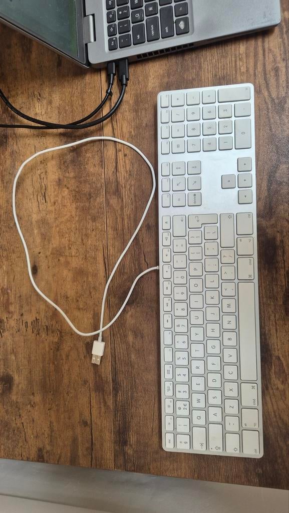 Apple Keyboard A1243 - Bedraad Qwerty Toetsenbord, Computers en Software, Toetsenborden, Ophalen