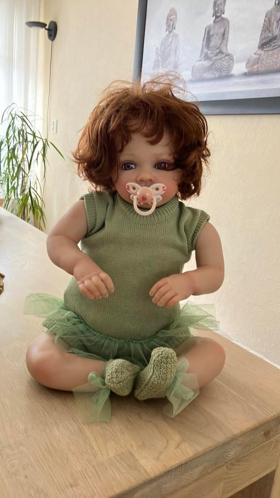 Mooie lieve levensechte reborn zitten/liggende babypop, Verzamelen, Poppen, Ophalen of Verzenden, Gebruikt, Pop