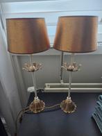 Twee gouden tafellampjes, Ophalen