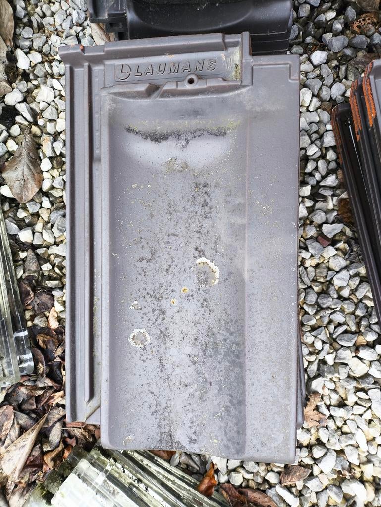 Gezocht: gevelpan links holle mulden / laumans, Doe-het-zelf en Verbouw, Dakpannen en Dakbedekking, Steen of Klei, Ophalen of Verzenden