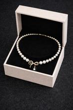 Aurora Parel Ketting met Strikje en Kristal Hanger, Wit, Nieuw, Ophalen of Verzenden, Overige materialen