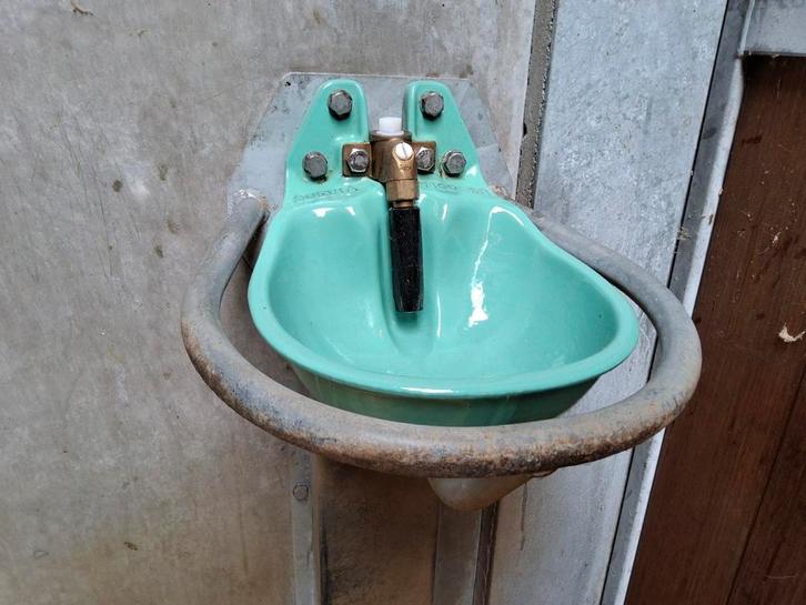 Drinkbak suevia 25R met beschermbeugel, Dieren en Toebehoren, Stalling en Weidegang