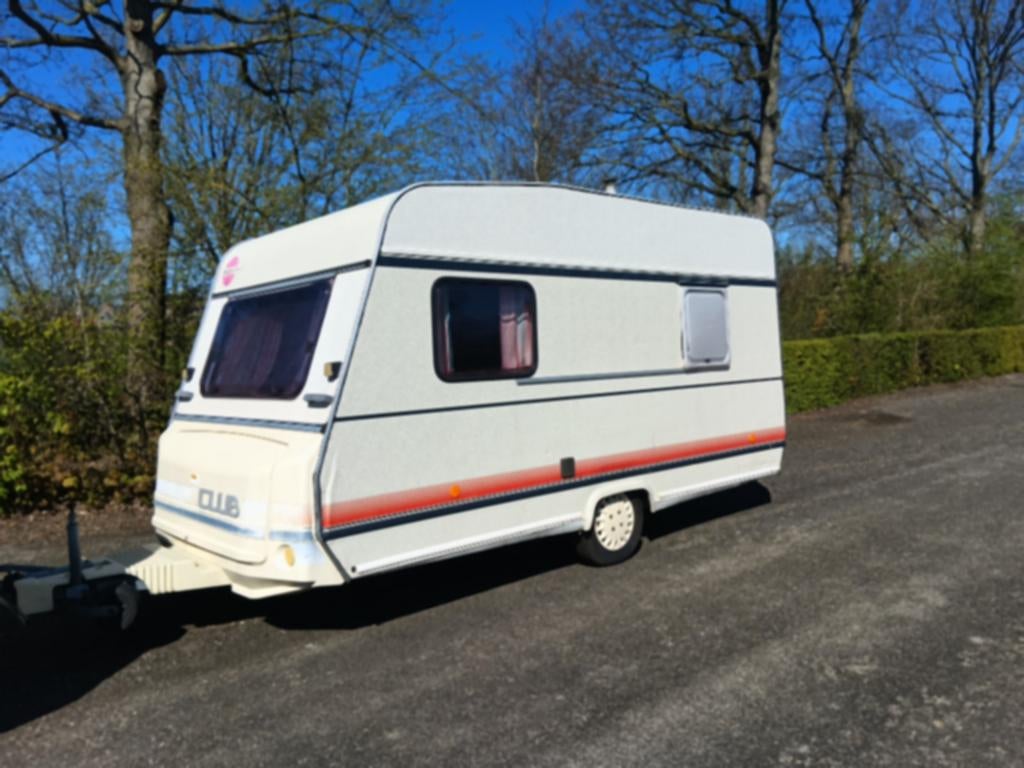 Charmante Bürstner Club caravan – compact, compleet, toilet, Caravans en Kamperen, Standaardzit, Omvormbare zithoek, Tot en met 3