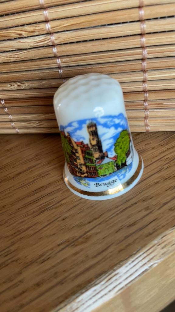 Brugge vingerhoed vingerhoedje vingerhoedjes vingerhoeden, Verzenden, Nieuw, Porselein, Buitenland