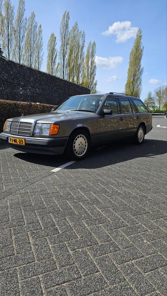 Mercedes-Benz 200-Serie 3.0 300 TE 1987, Auto's, Oldtimers, Achterwielaandrijving, Beige, Leder, Handgeschakeld
