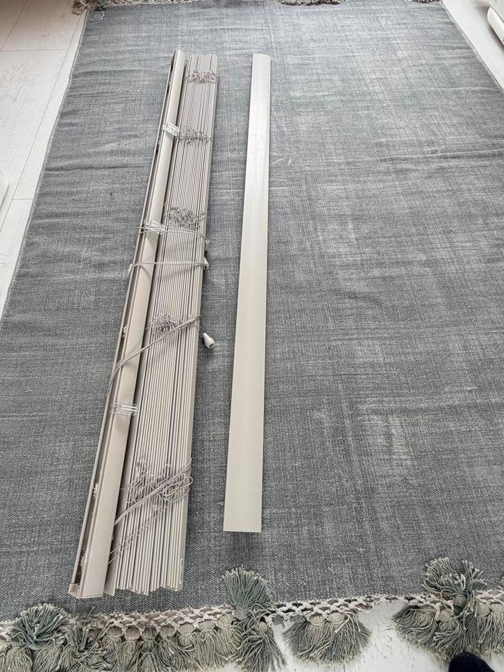 Veneta houtlook jaloezie – Taupe, Huis en Inrichting, Stoffering | Gordijnen en Lamellen, Gebruikt, 100 tot 150 cm, 100 tot 150 cm