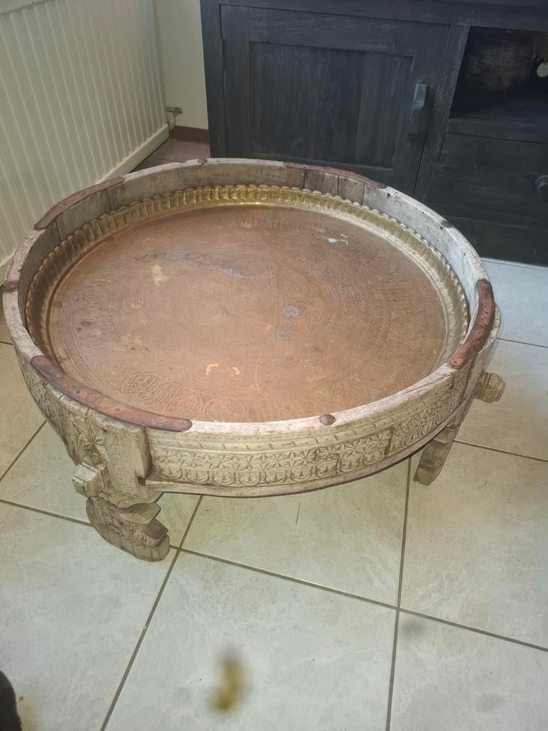 Antieke houten salontafel met koperen blad, Ophalen