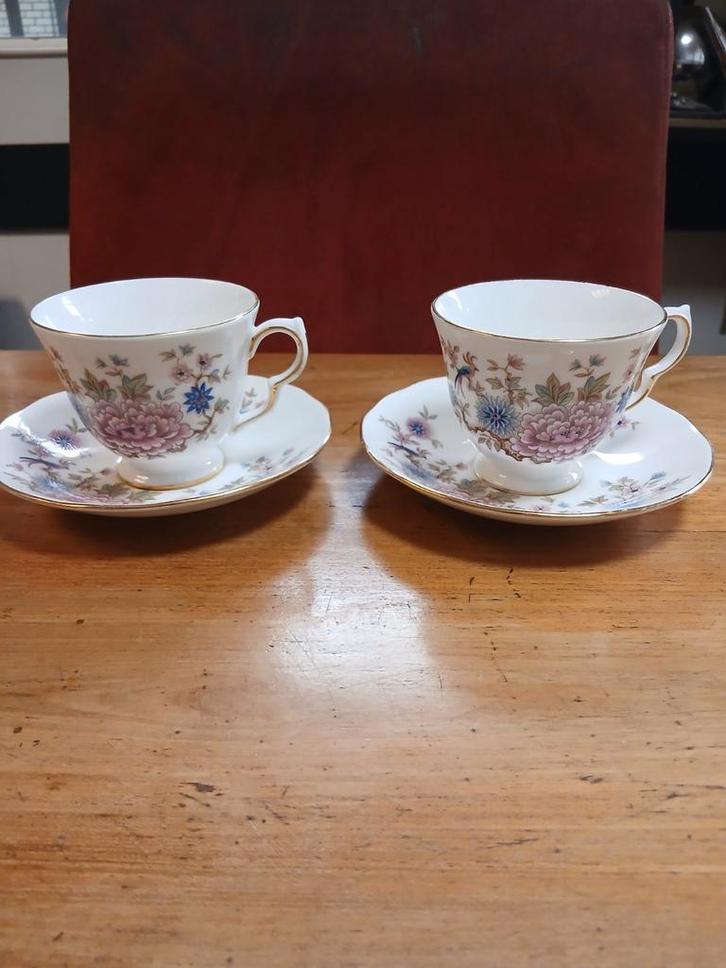 2 Queen Anne kop en schotel met bloemmotief, Antiek en Kunst, Antiek | Porselein, Ophalen of Verzenden