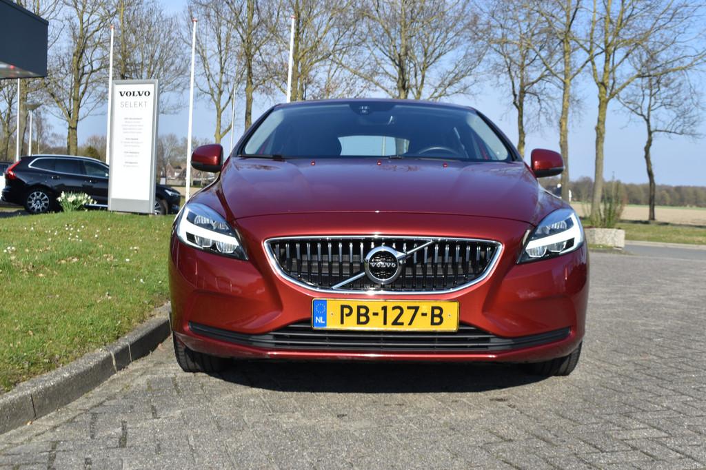 Volvo V40 T3 153PK Nordic+ | Stoelverwarming | Standkachel |, Voorwielaandrijving, Gebruikt, 4 cilinders, Leder en Stof