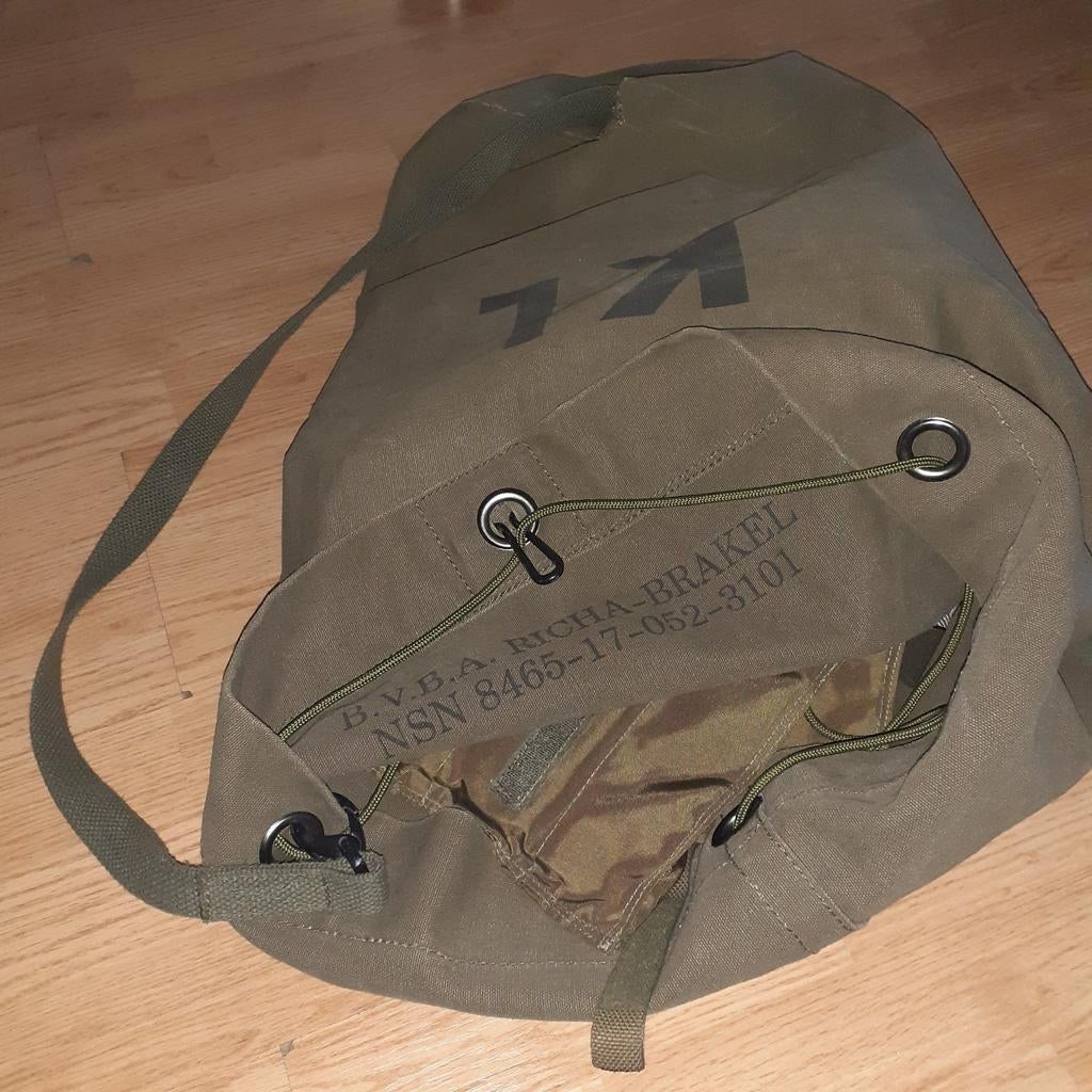 Militair kledingpakket Landmacht: tas, uniform, insignes, Verzamelen, Ophalen of Verzenden, Landmacht, Nederland, Kleding of Schoenen