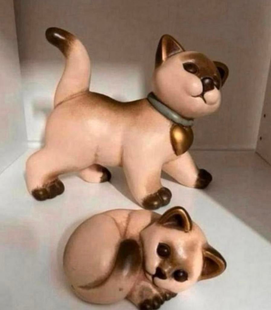 Twee schattige Thun kattenbeelden - Gebruikt, Verzamelen, Beelden en Beeldjes, Ophalen of Verzenden, Gebruikt, Dier