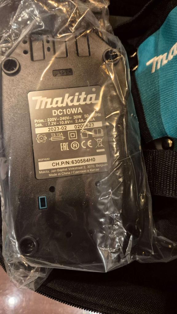 Nieuwe Makita acculader DC10WA, Niet ingevuld, Niet ingevuld, Nieuw, Ophalen of Verzenden