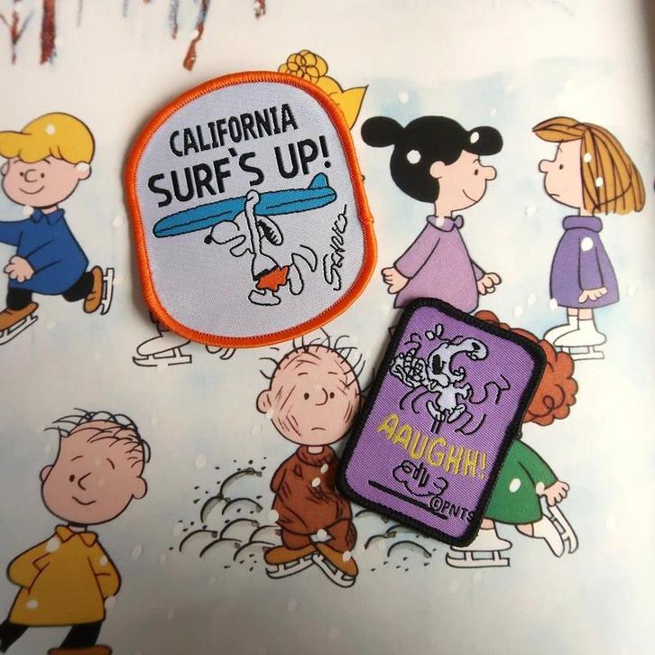 Snoopy Peanuts Strip patch badge appliqué, Set van 2, Verzamelen, Stripfiguren, Nieuw, Gebruiksvoorwerp, Snoopy, Verzenden