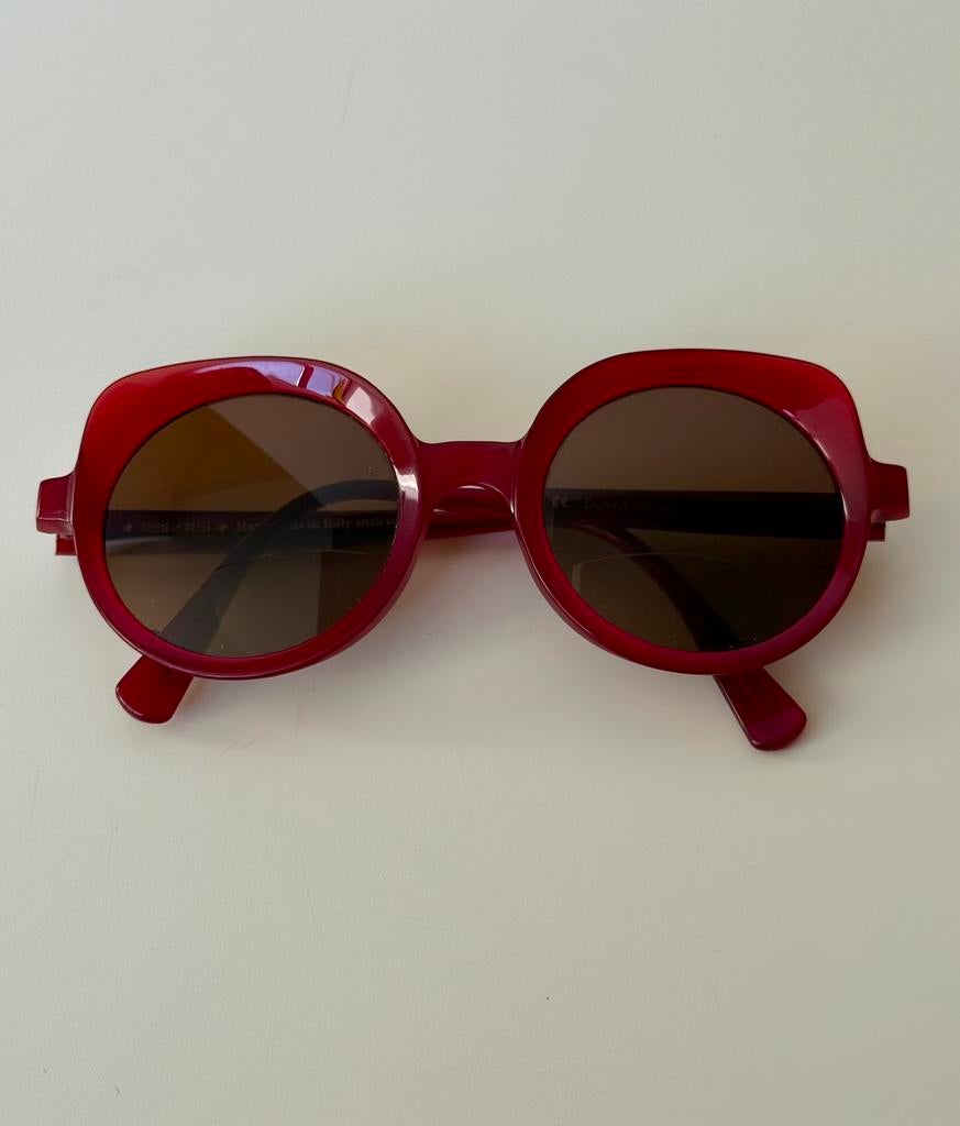 Vintage Donatello 308 zonnebril - brilmontuur deep rood, Sieraden, Tassen en Uiterlijk, Zonnebrillen en Brillen | Dames, Overige merken