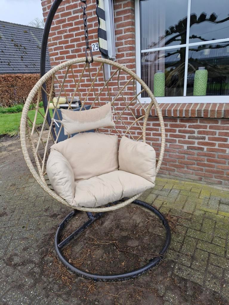Schommelstoel ei met kussen, Ophalen