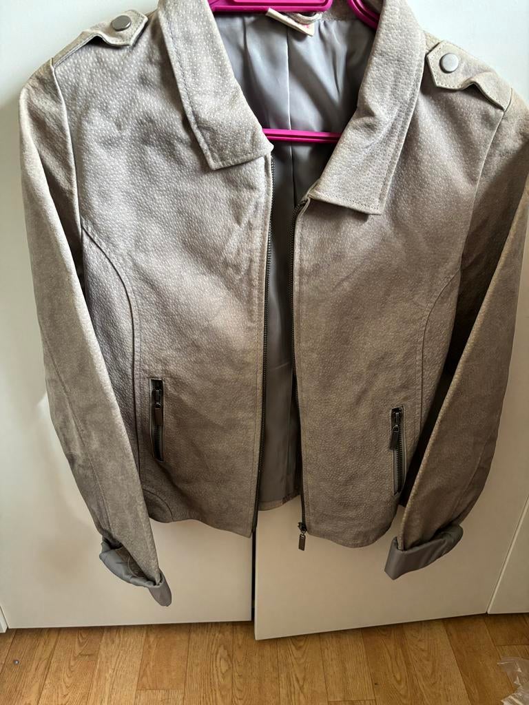 Suede jasje, Ophalen of Verzenden, Zo goed als nieuw, Maat 38/40 (M), Grijs