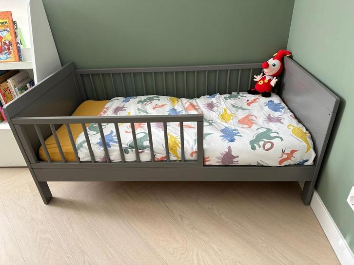 Petite Amelie peuterbed 140x70cm antraciet grijs + extra's, Kinderen en Baby's, Kinderkamer | Bedden, Zo goed als nieuw, 140 tot 160 cm