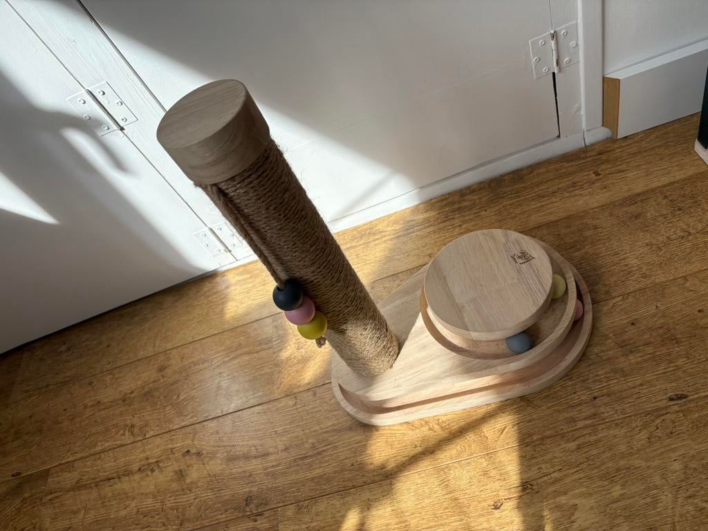 Designed by Lotte Design krabpaal, Ophalen, Zo goed als nieuw