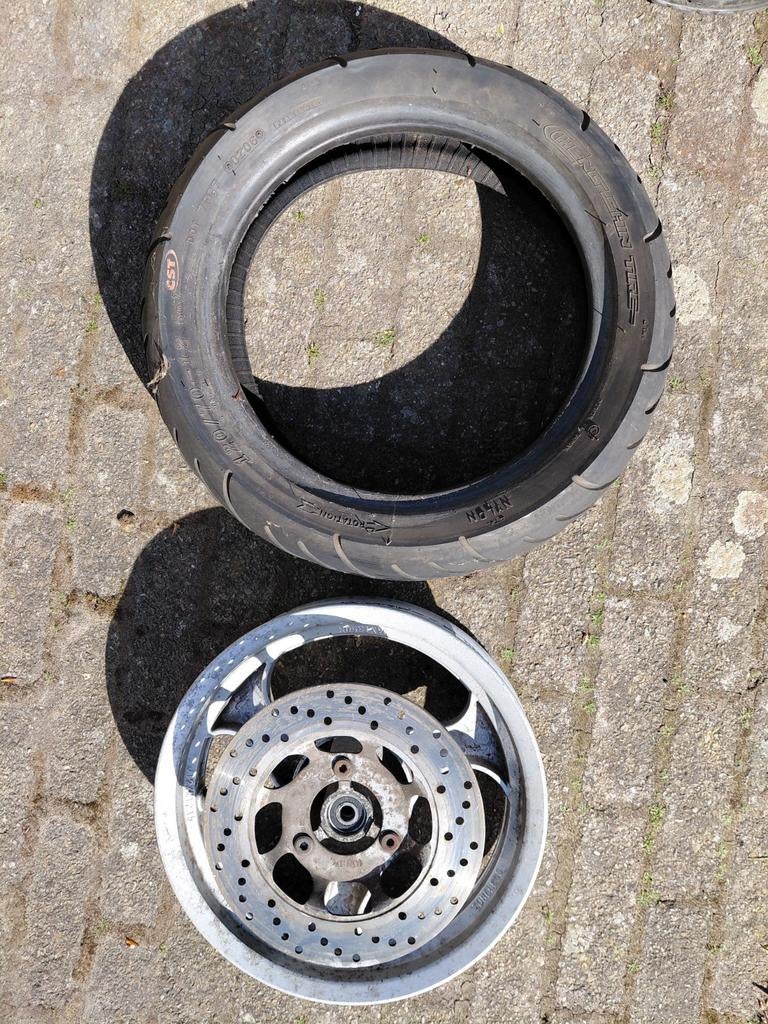 Band met velg120/70-12., Fietsen en Brommers, Ophalen of Verzenden, Overige typen, Overige merken