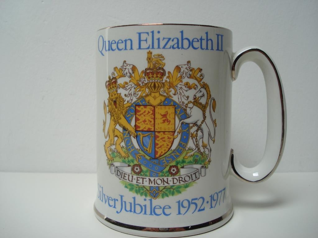 Queen Elizabeth II Silver Jubilee 1952-1977, Verzamelen, Ophalen of Verzenden, Zo goed als nieuw, Buitenland, Servies