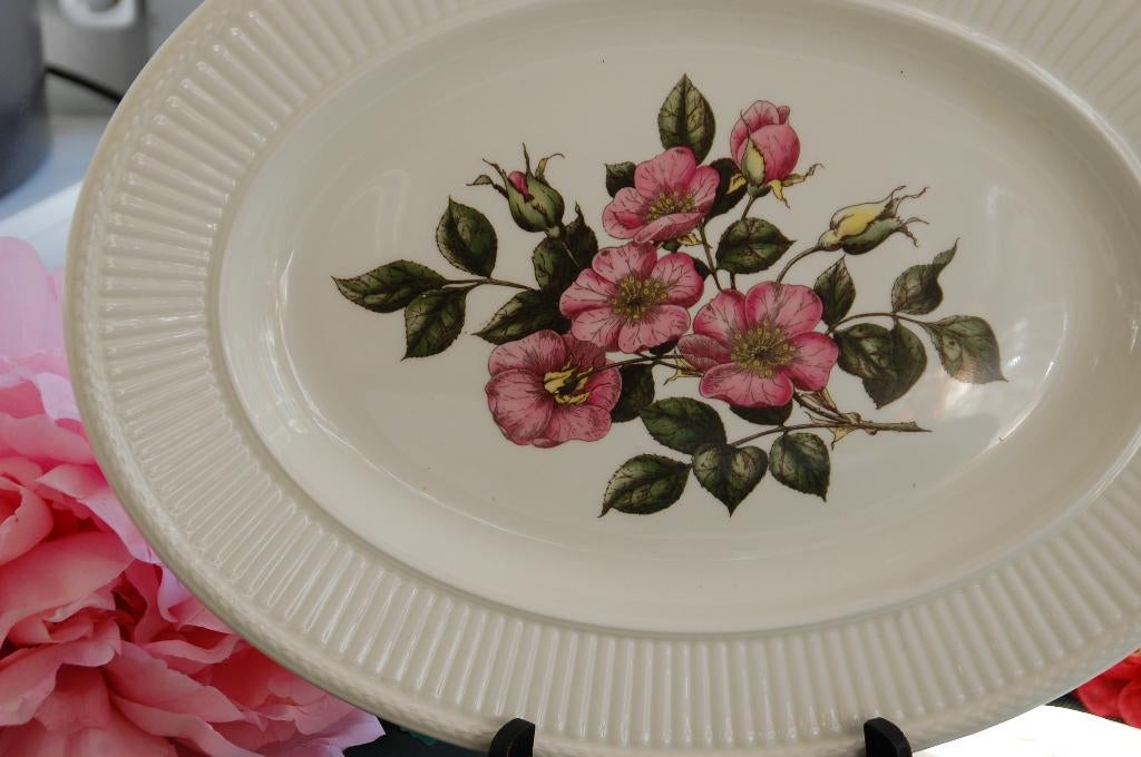 wedgwood Brair rose serveerschaal, Overige typen, Ophalen of Verzenden, Zo goed als nieuw, Wedgwood