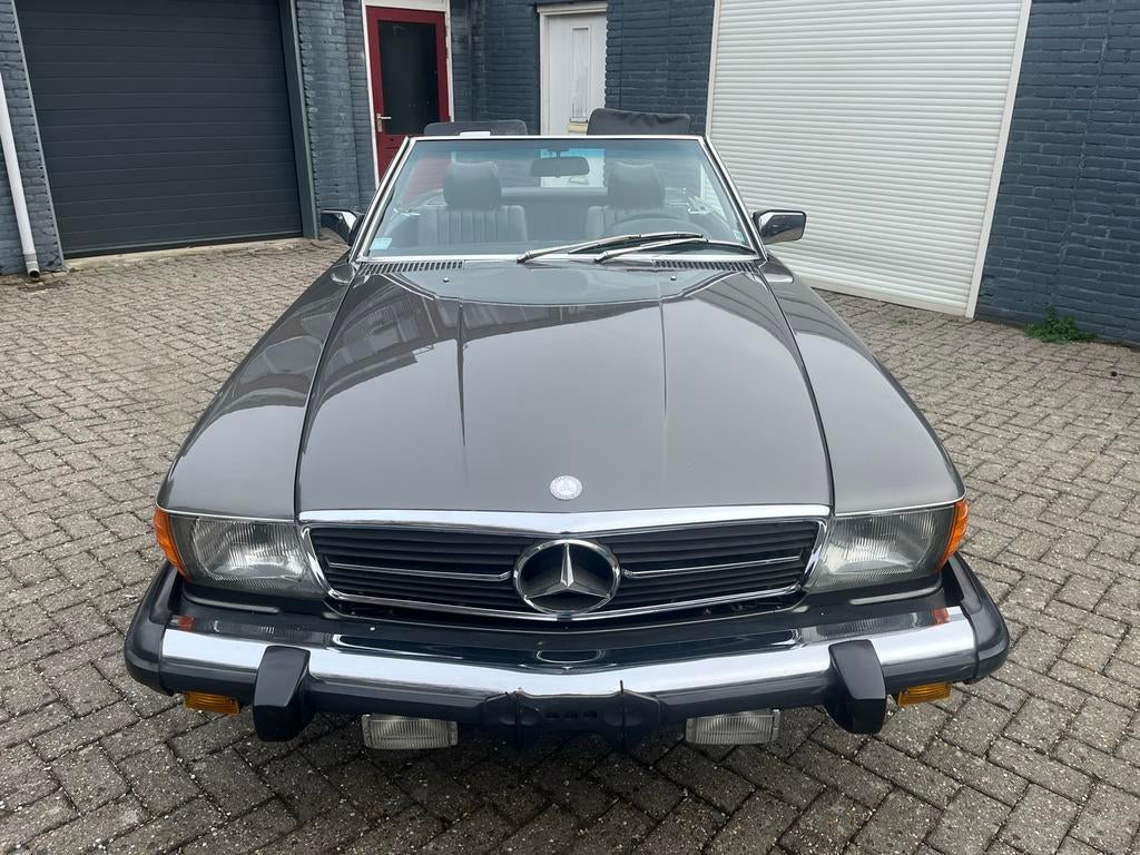 Mercedes 380 SL AUT 1984 slechts 66.696 Mijl incl historie, Auto's, Automaat, Achterwielaandrijving, Zwart, Cabriolet