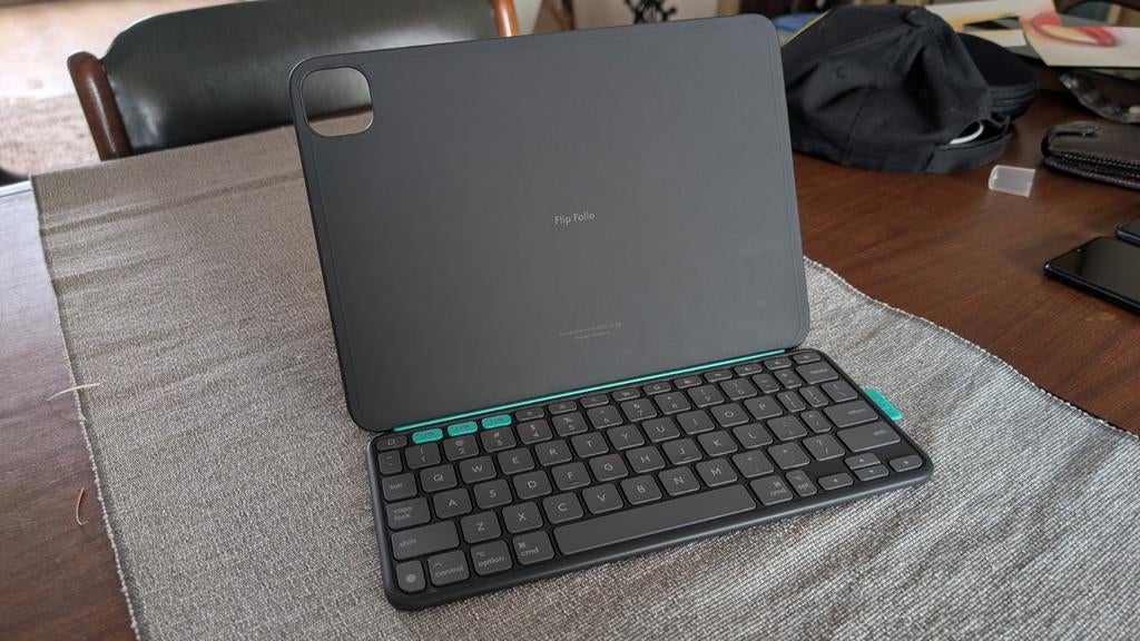 Logitech Flip Folio case en keyboard, Ophalen of Verzenden, Zo goed als nieuw