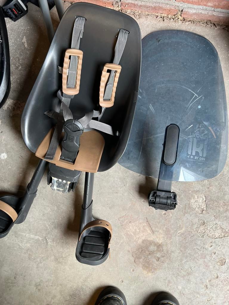 Iki kinderzitje voor, nog in zeer goede staat, Ophalen, Zo goed als nieuw, Voorzitje, Voetsteuntjes