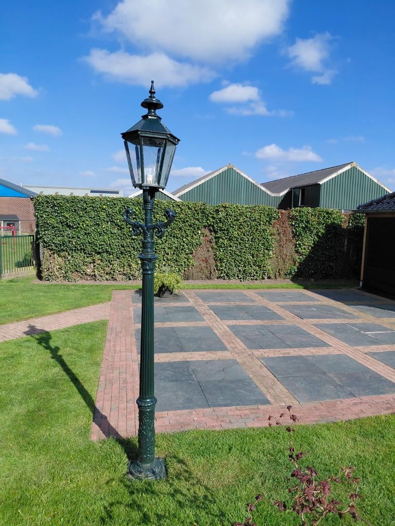 Gietijzeren lantaren paal., Tuin en Terras, Buitenverlichting, Gebruikt, Staande lamp, Ophalen of Verzenden, Netvoeding
