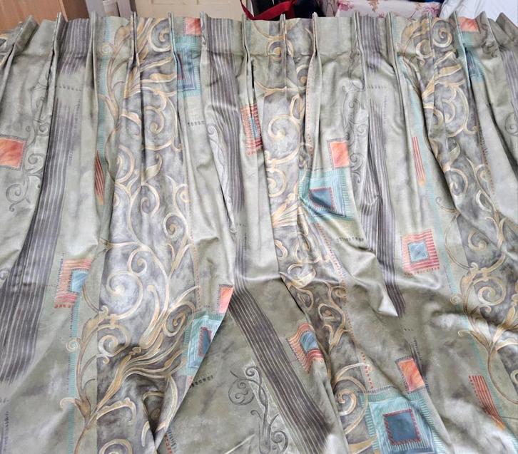 2 Klassieke gordijnen van 228 cm h en resp 165 en 155 cm br, Huis en Inrichting, Stoffering | Gordijnen en Lamellen, Zo goed als nieuw