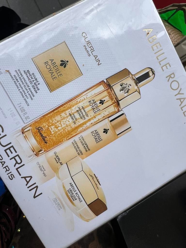 New - Guerlain Paris Abeille Royale Programme Anti Age disco, Ophalen of Verzenden, Zo goed als nieuw, Gehele gezicht